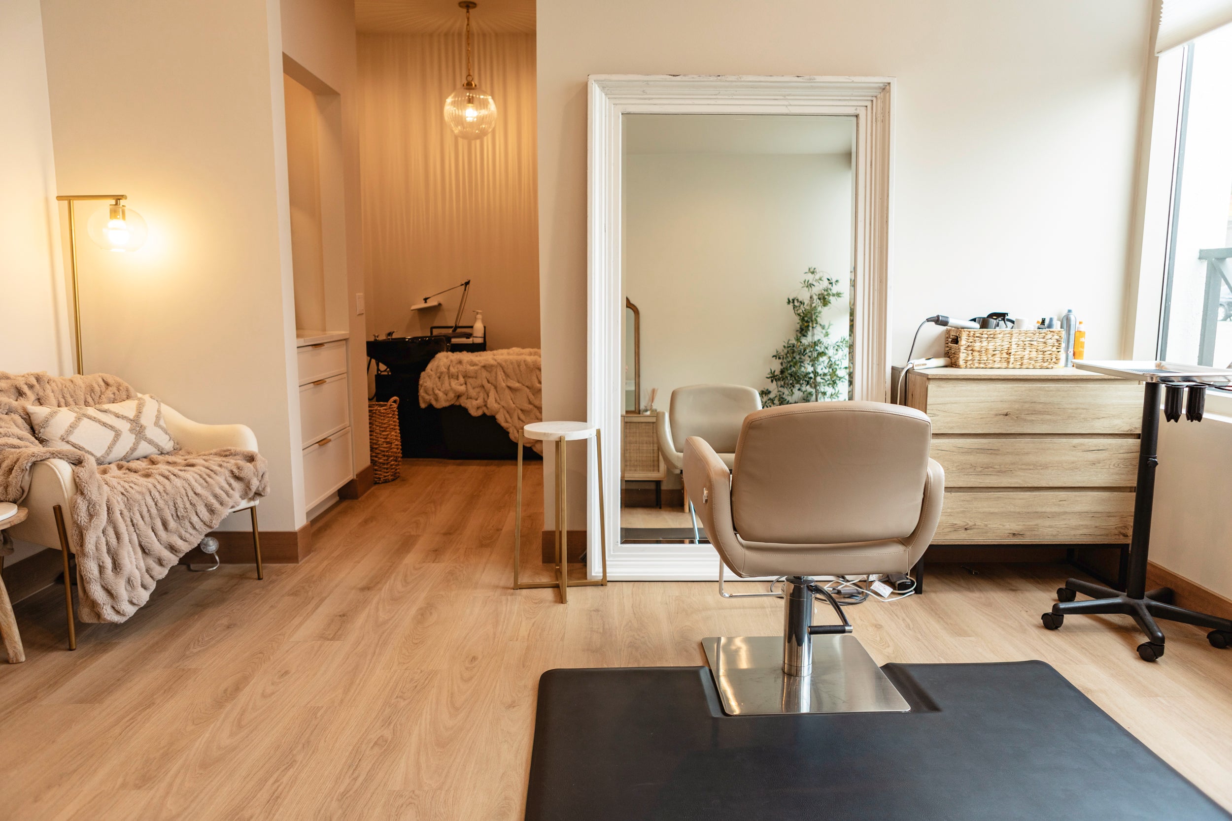 A relaxing and cozy hair salon space features modern decor and elegant lighting.